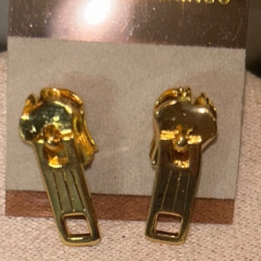 NWT Vintage Fashion Gold Fashion Earrings Made in Korea